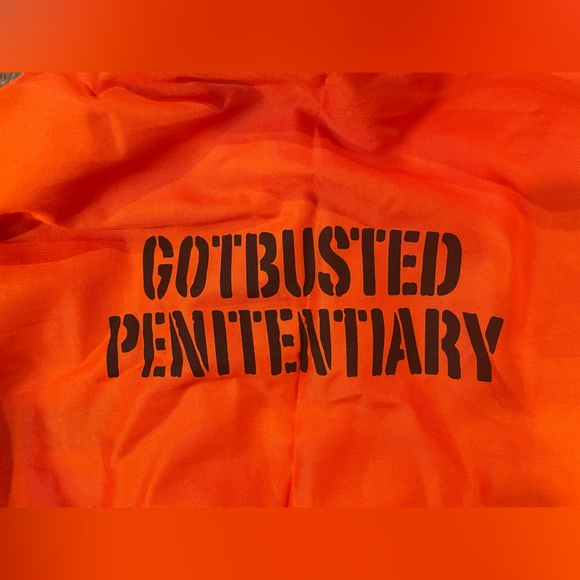 Men’s Convict Halloween Costume - Picture 3 of 4